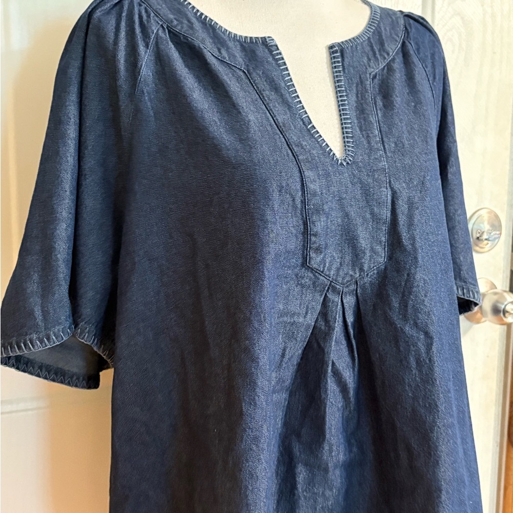 Crown & Ivy Denim V-Neck Short Sleeve Tunic - Blouse size XXL NWT - Picture 2 of 12